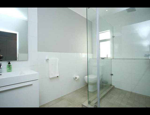 3 BEDROOM PROPERTY TO RENT IN OAKLANDS